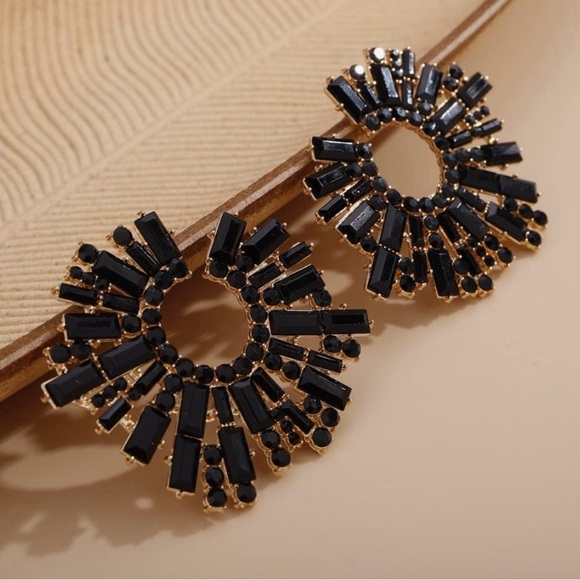 Black Crystal Starburst Oversized Earrings - Picture 6 of 17